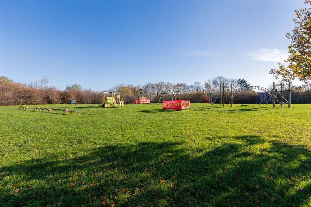 Property photo 2 of 27 22 Mathercombe Road-2.Jpg