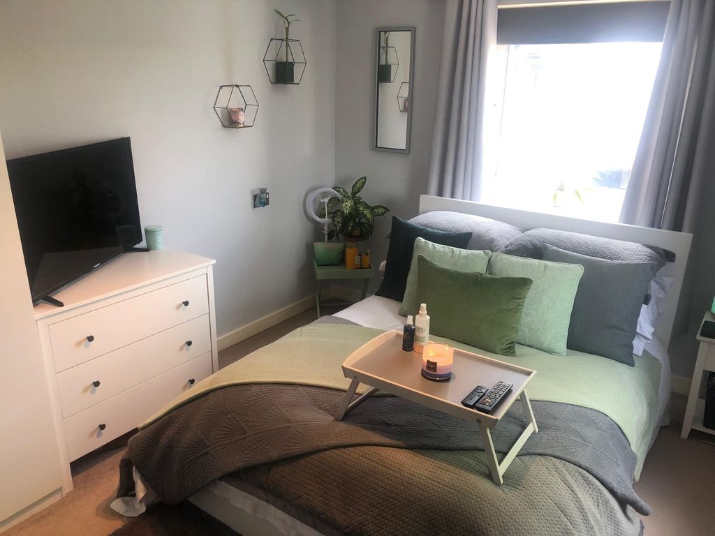 Property photo 1 of 16 Bedroom 1