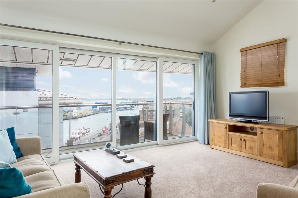 Property photo 2 of 22