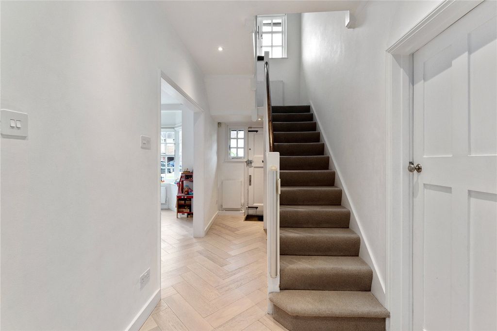 Property photo 2 of 17 Picture No. 18