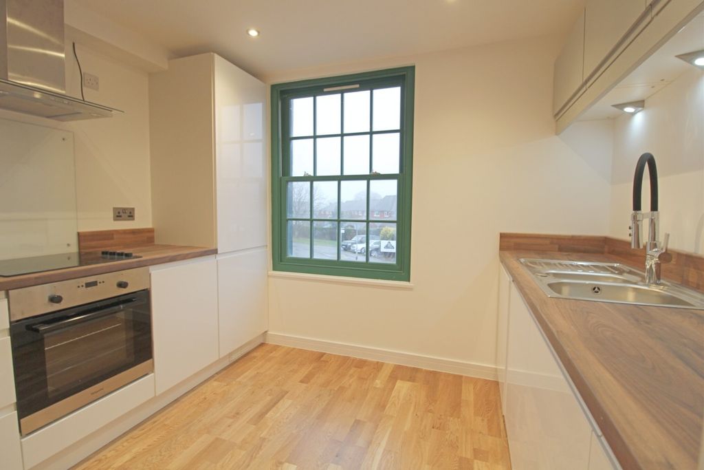 Property photo 1 of 10 Kitchen (Main)