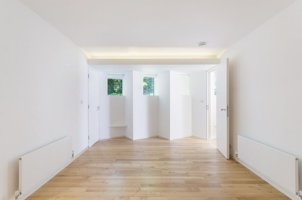 Property photo 2 of 13 Bedroom