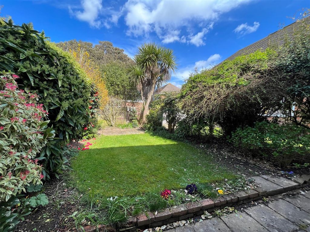 Property photo 2 of 10 Garden.Jpg