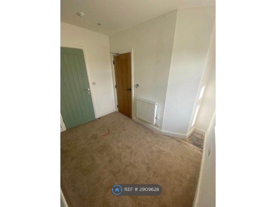 Property photo 2 of 8 Room 4 Bedroom