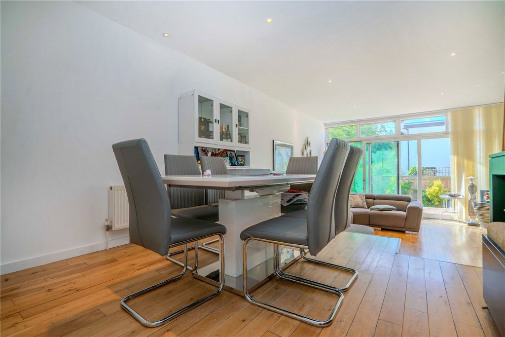 Property photo 3 of 19 Picture No. 06