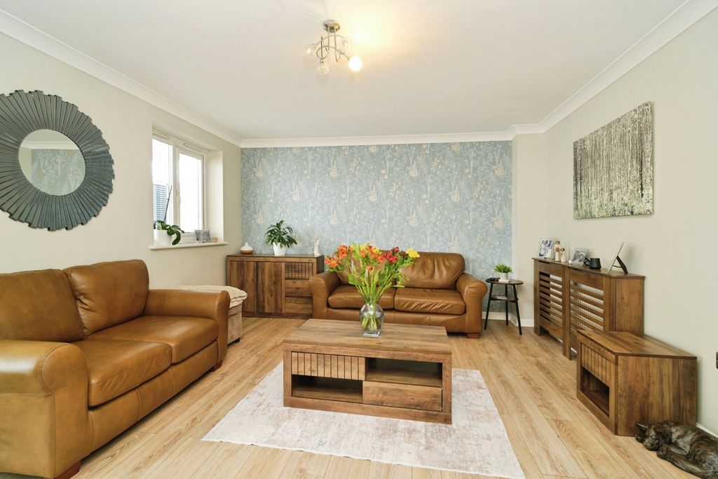 Property photo 3 of 20 Pbox-Img.Jpg