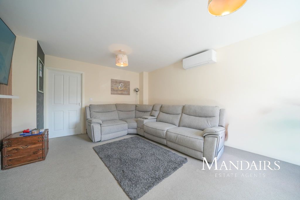 Property photo 3 of 23