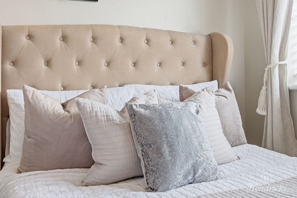 Property photo 2 of 27