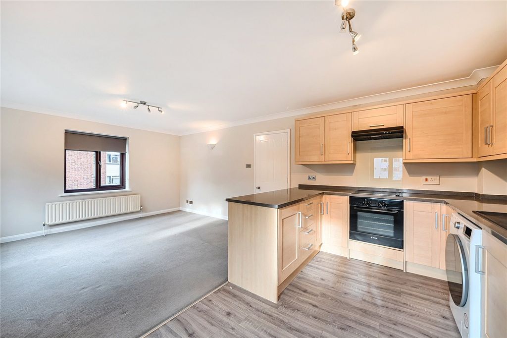 Property photo 2 of 15 Picture No. 24