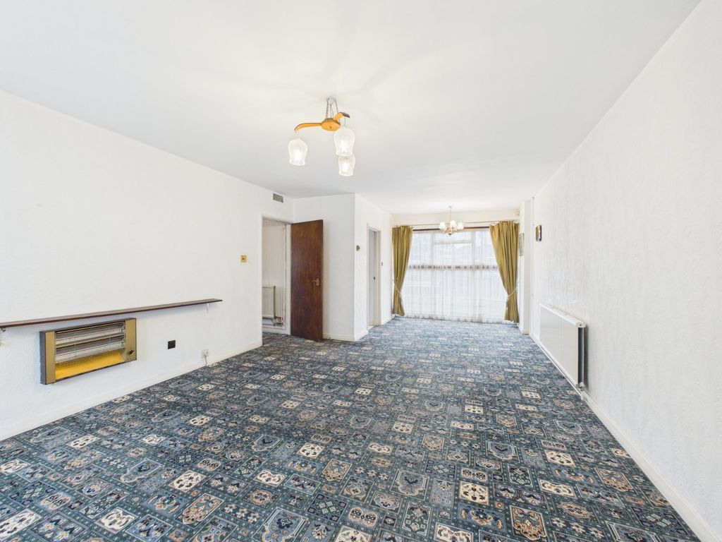 Property photo 2 of 18 Living/Dining Room