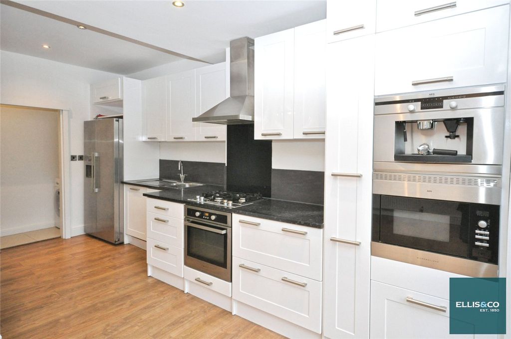 Property photo 2 of 13 Picture No. 10