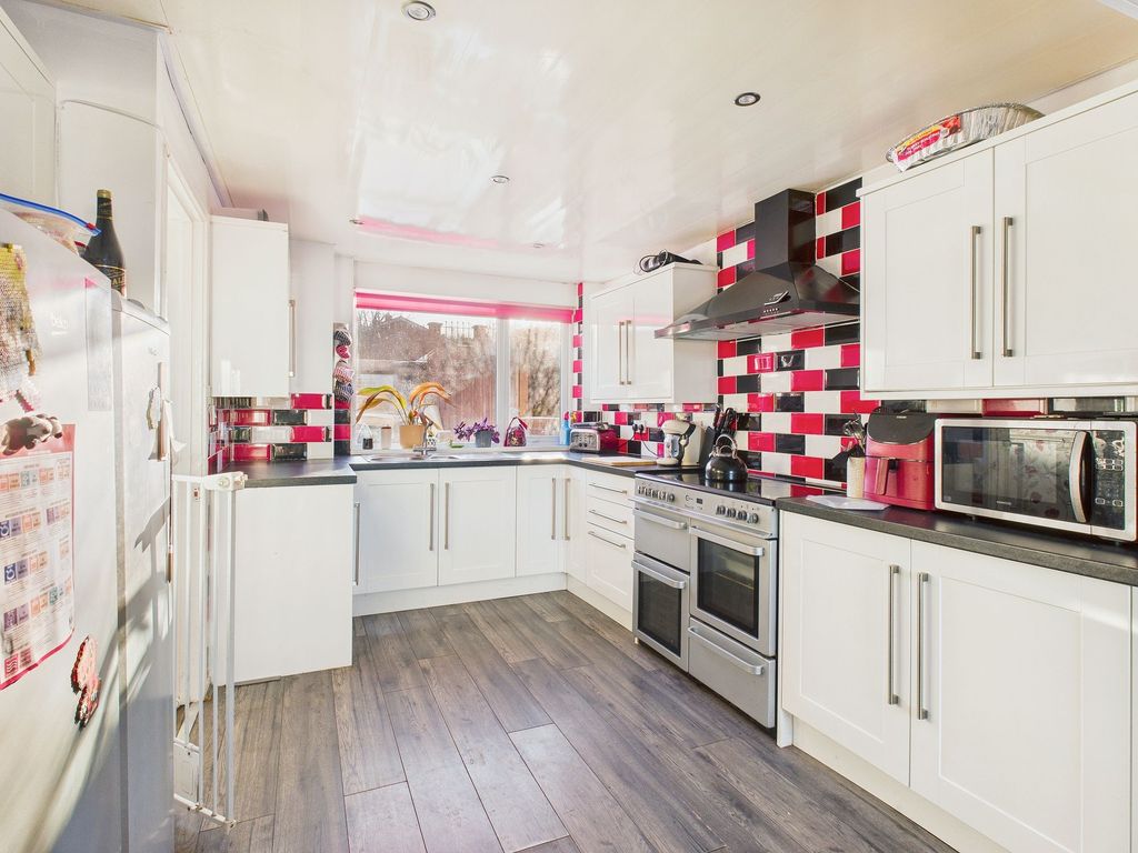 Property photo 3 of 10 Dining Kitchen