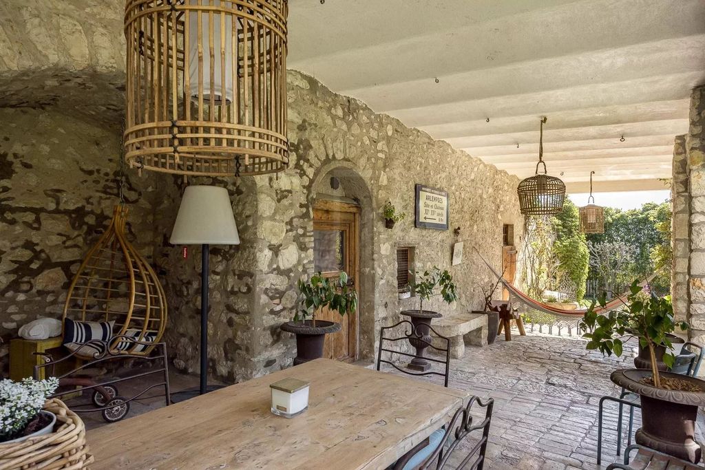 Property photo 1 of 25