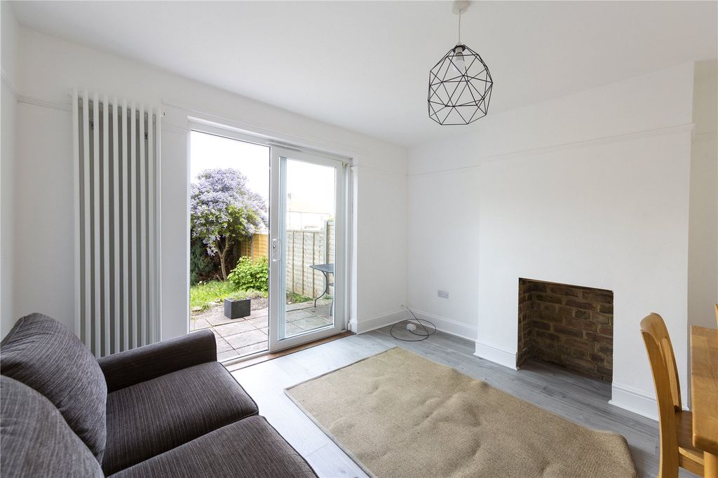 Property photo 2 of 15 Picture No. 12