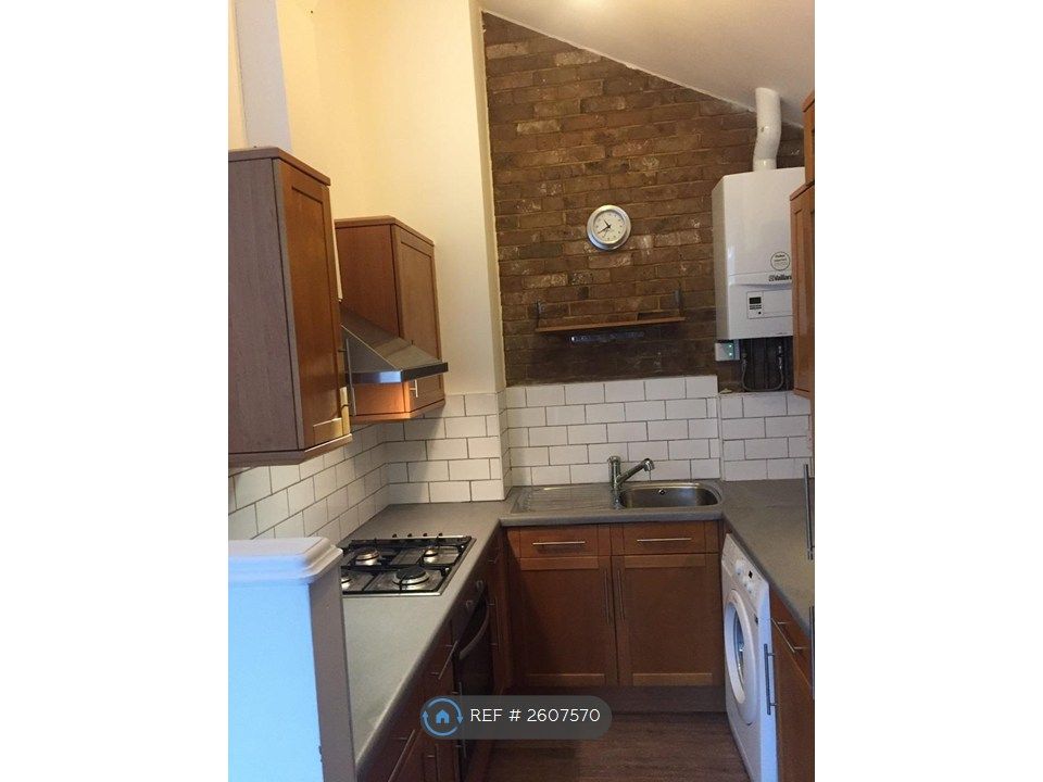 Property photo 3 of 10 Kitchen