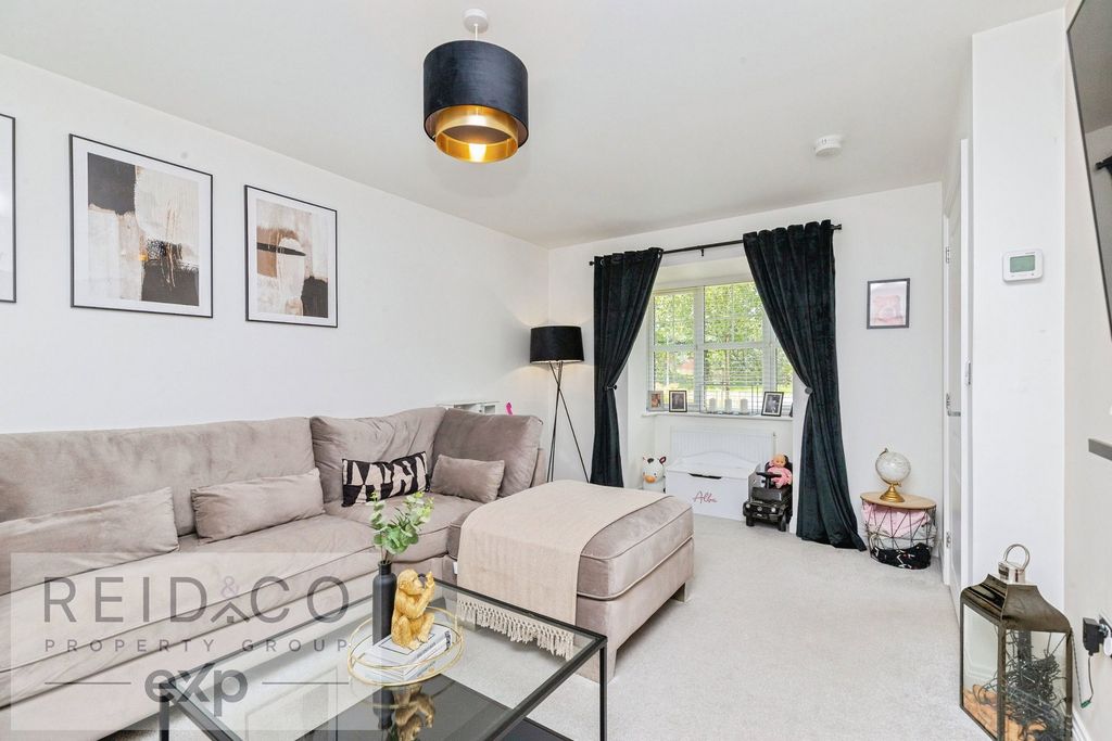 Property photo 2 of 13