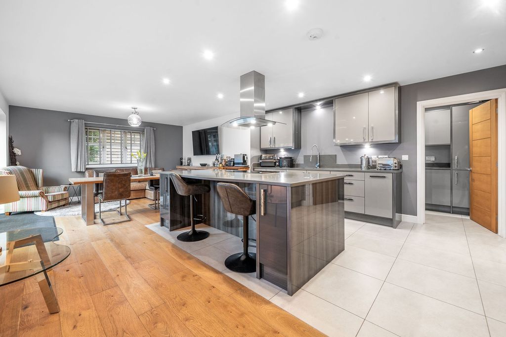 Property photo 3 of 30 Kitchen