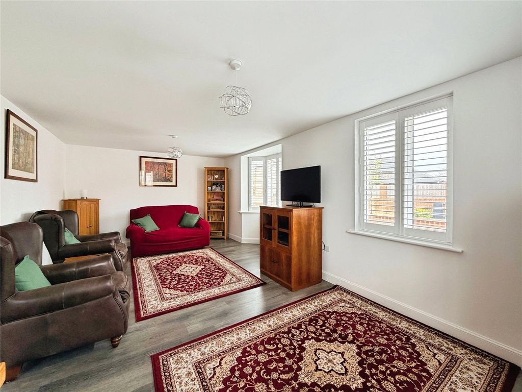 Property photo 2 of 31 Picture No. 16