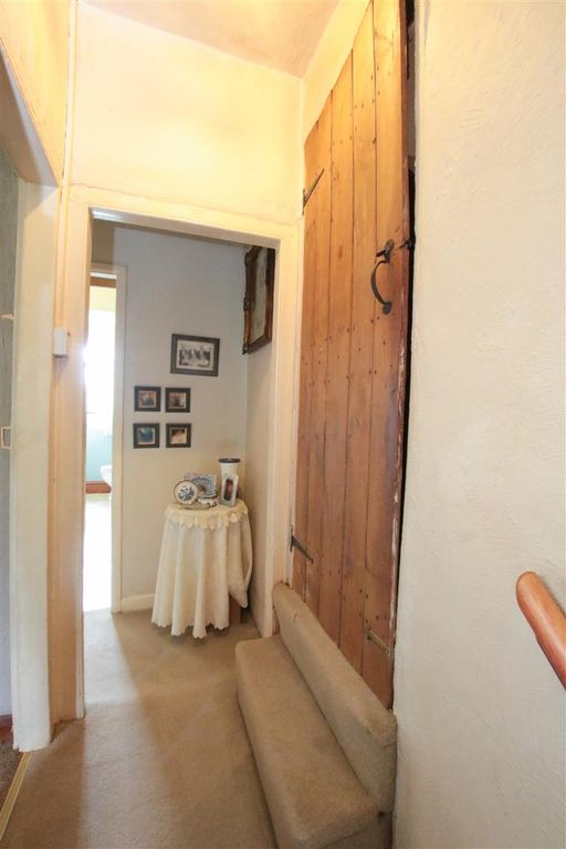 Property photo 1 of 21 First Floor Landing