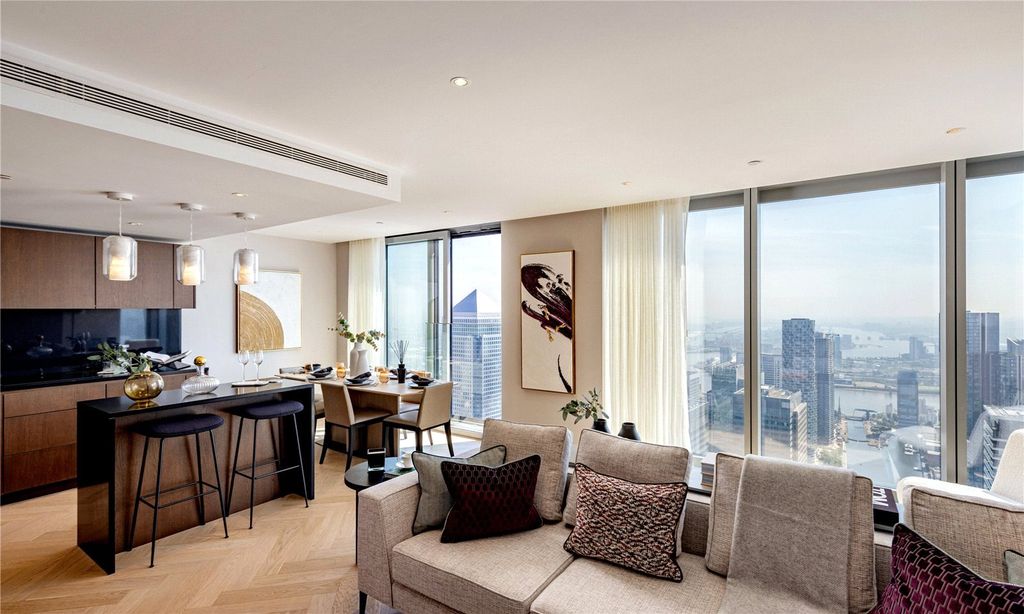 Property photo 1 of 18 Living Room