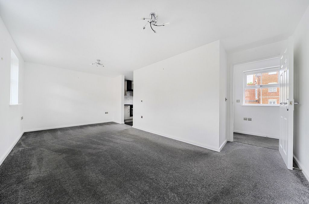 Property photo 2 of 22