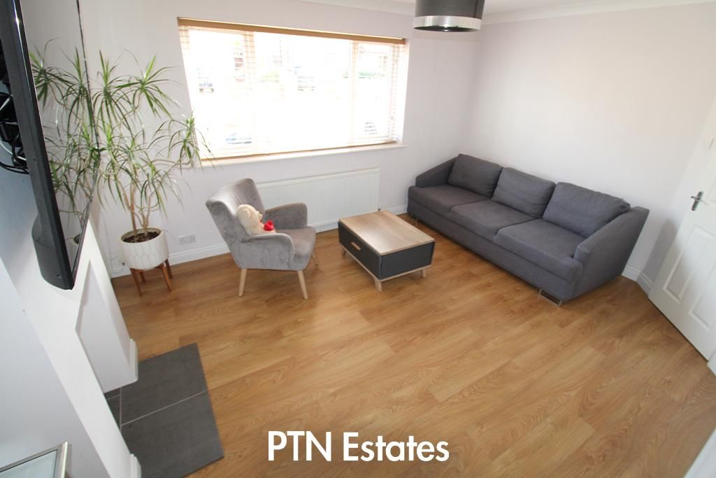 Property photo 3 of 12 Lounge.Jpg