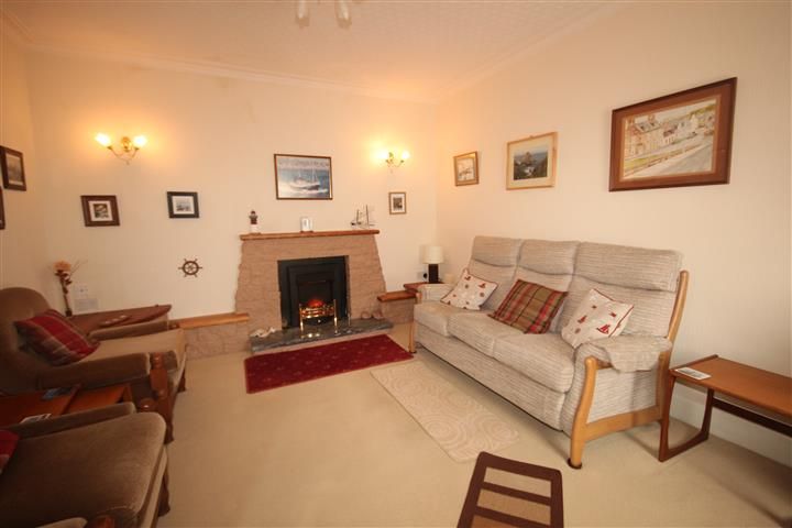 Property photo 3 of 14 Lounge