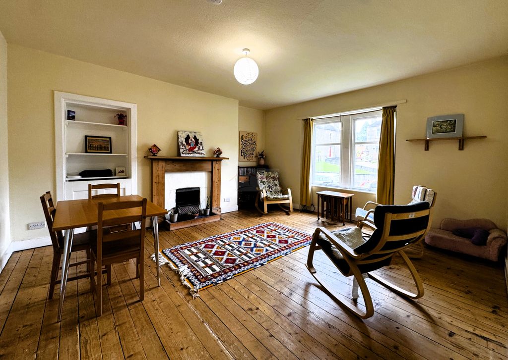 Property photo 3 of 13 Lounge A.Jpg