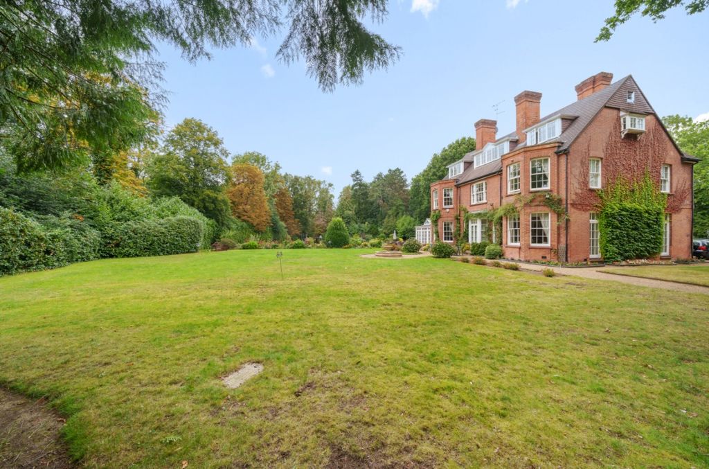 Property photo 2 of 33