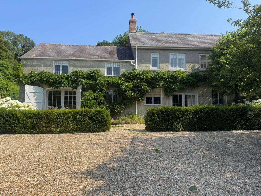 Property photo 1 of 25 1000047679