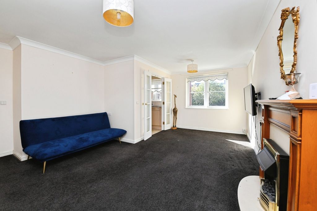 Property photo 1 of 13 Lounge