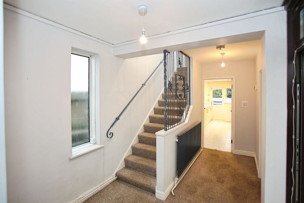 Property photo 3 of 19 Hallway