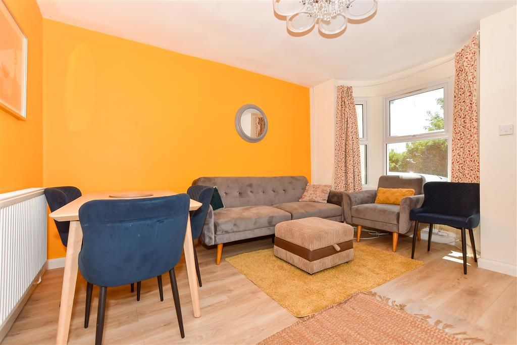 Property photo 2 of 11 Lounge