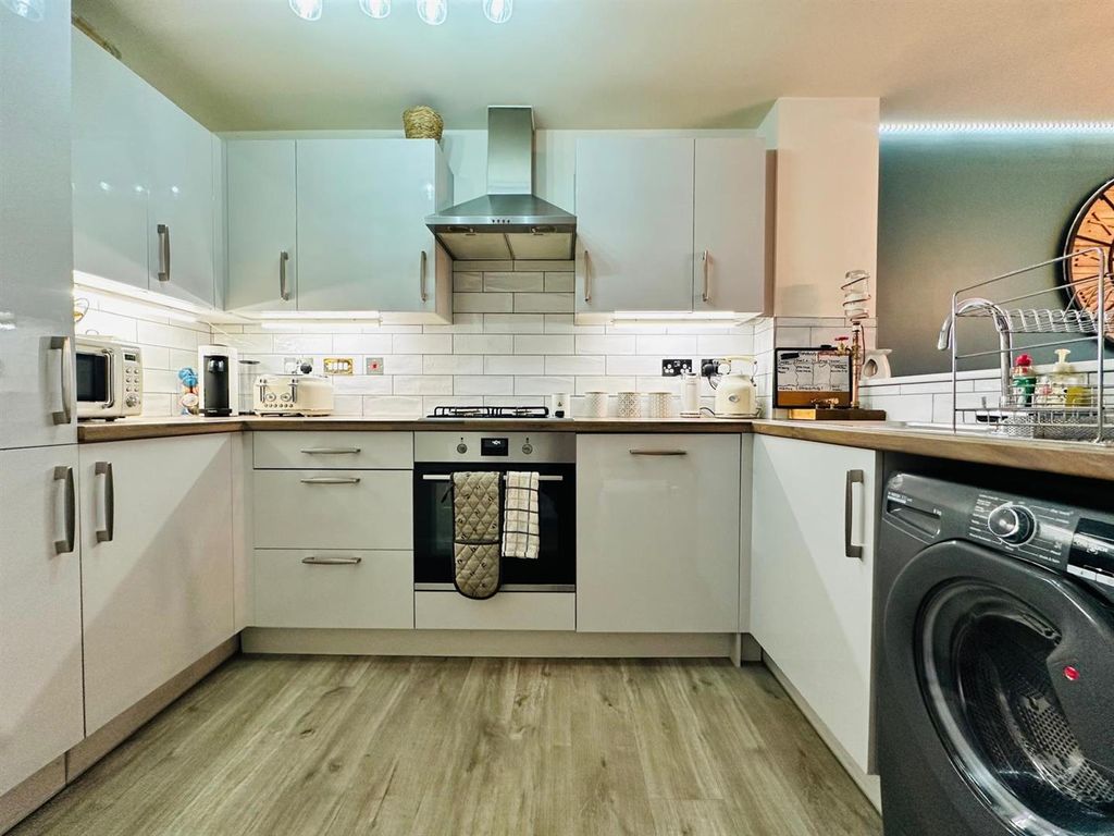 Property photo 2 of 22 Kitchen
