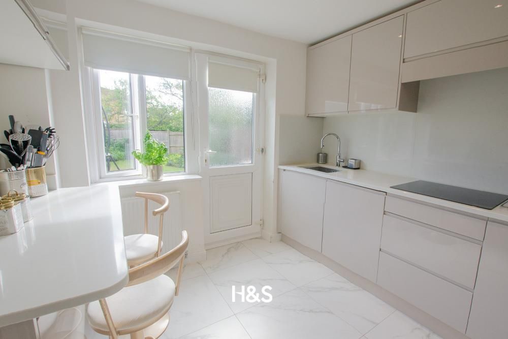 Property photo 2 of 15 3 Cornbury - Kitchen.Jpg