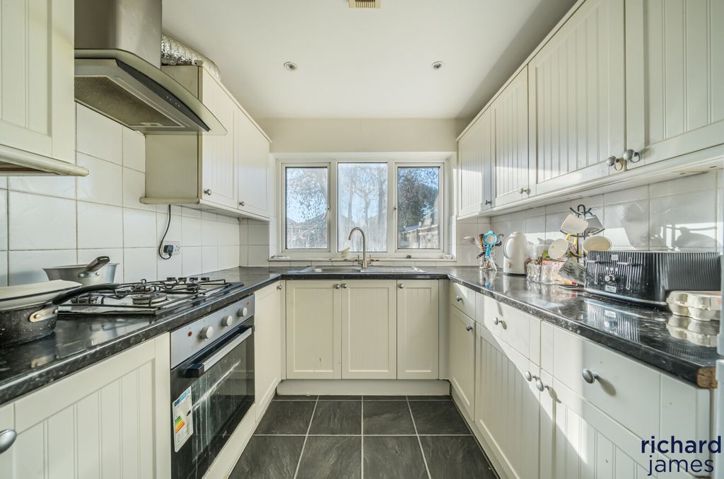 Property photo 3 of 12 928A5B4F5886402E89E69901E8089457