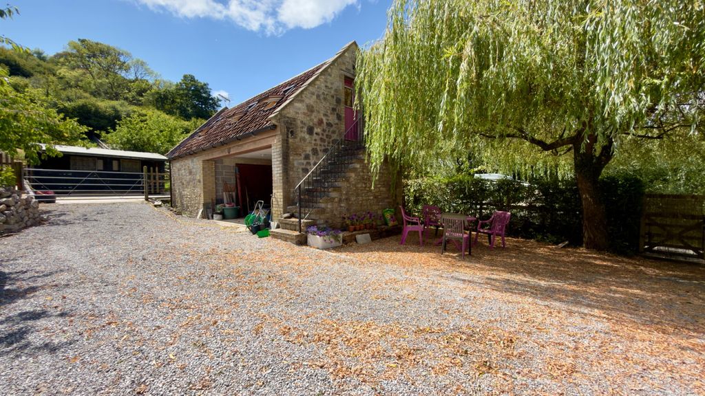Property photo 2 of 33