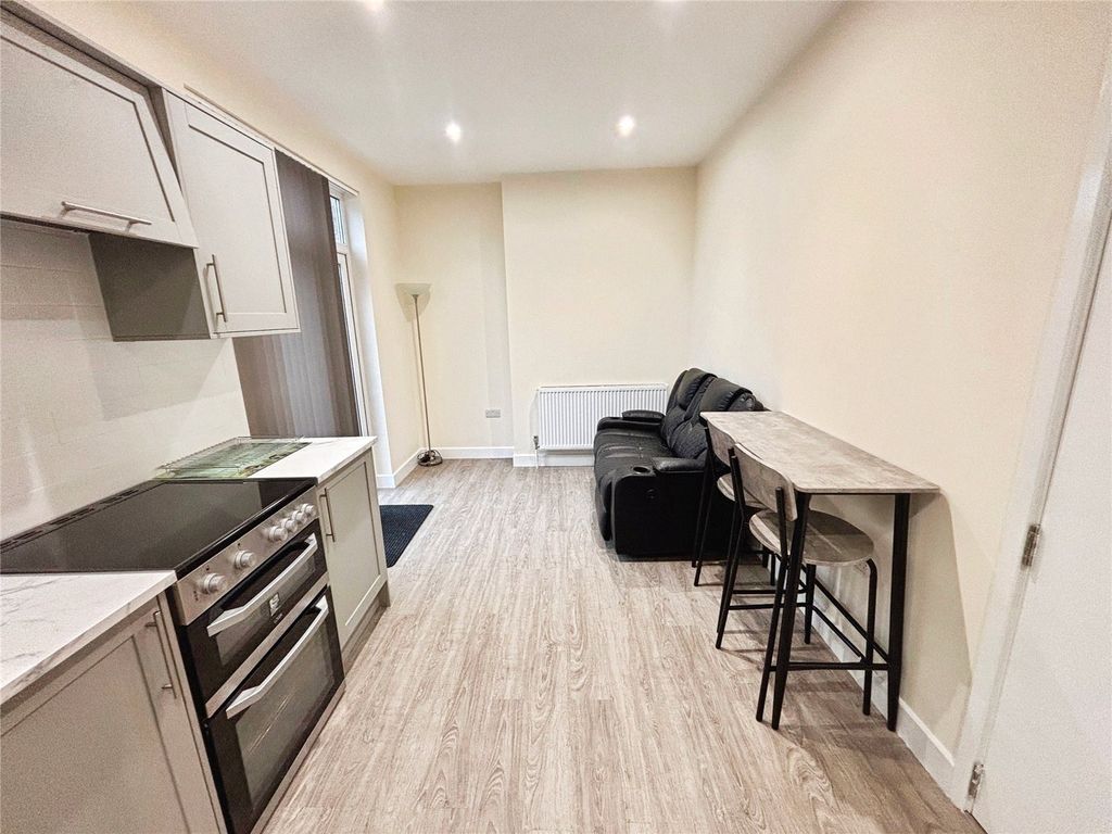 Property photo 3 of 14 Kitchen/Dining