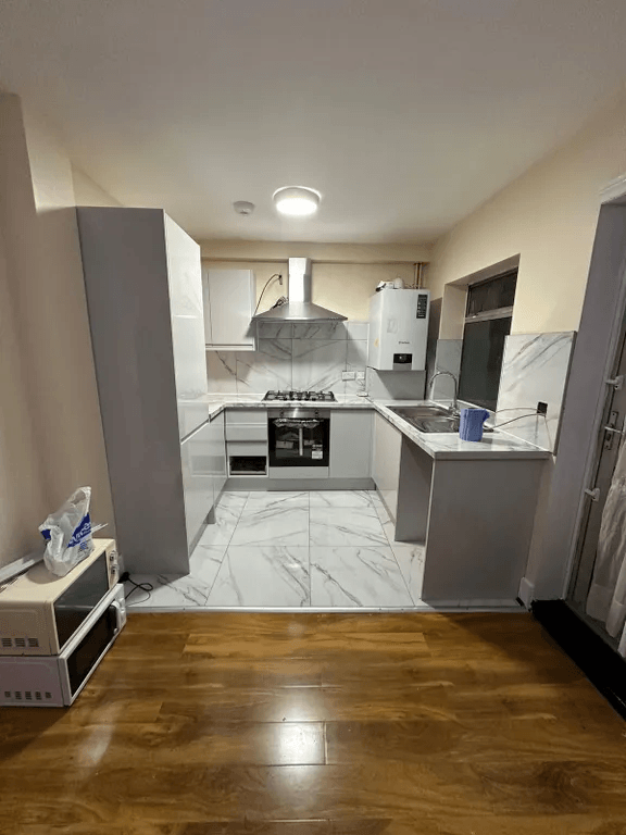 Property photo 1 of 10 4 Bed Semi-Detached House To Rent Kempton Road, London E6