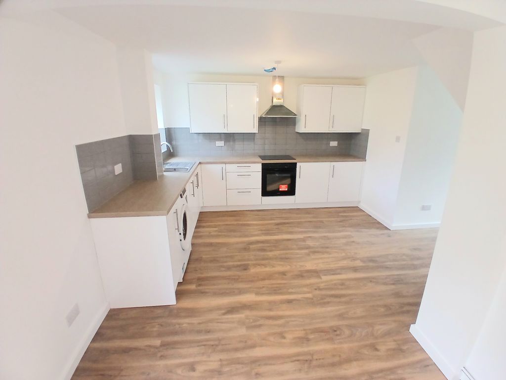 Property photo 3 of 24 Image