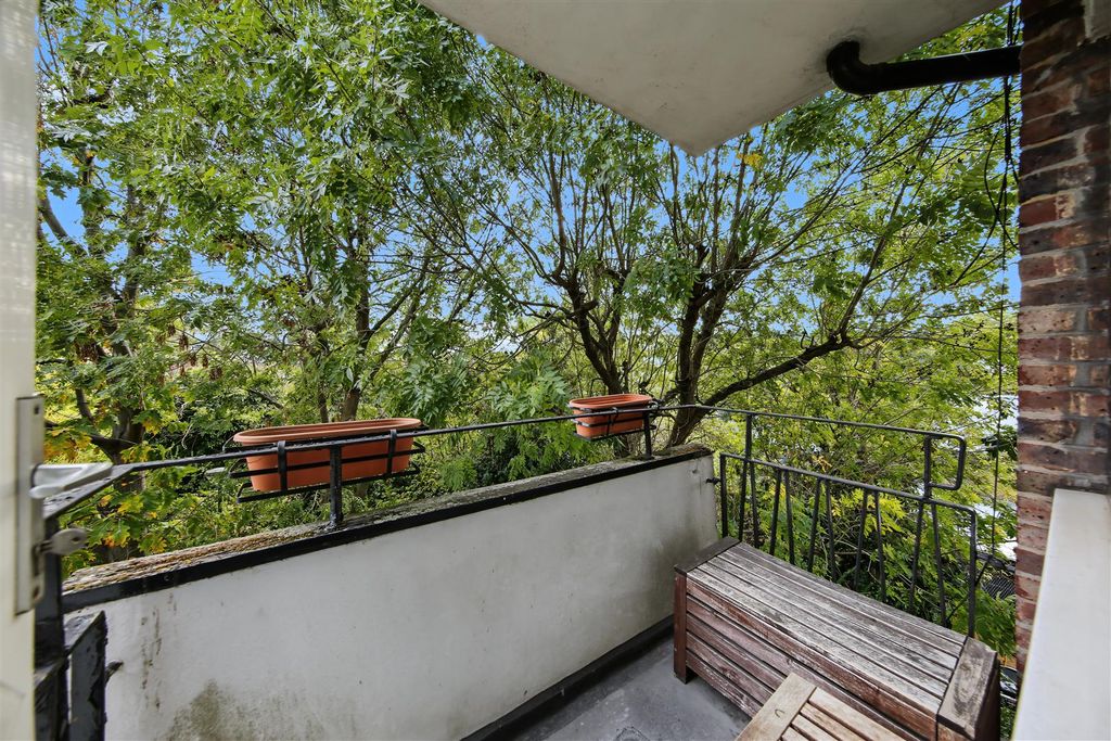 Property photo 3 of 15 16 Aldrick House Carnegie Street, London N1 0Ue-No