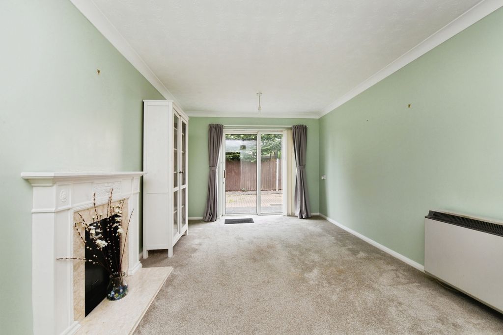Property photo 1 of 12 Lounge