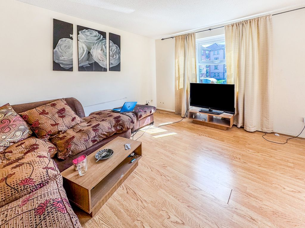 Property photo 2 of 8 Image00008