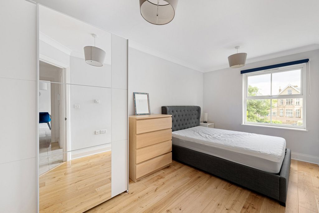 Property photo 3 of 17 Picture 3