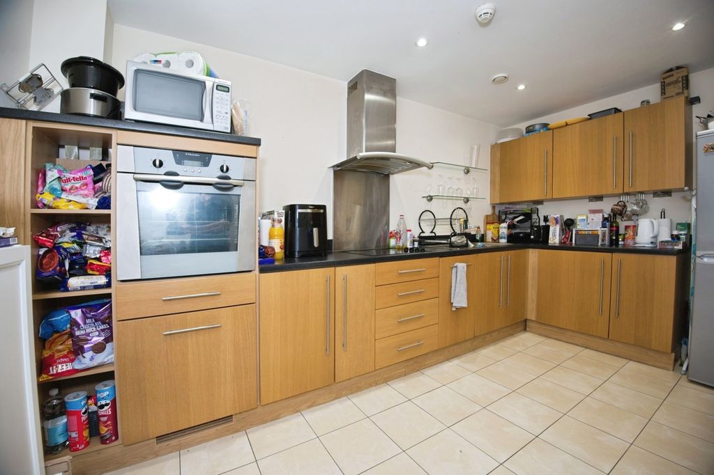 Property photo 2 of 16 Separate Kitchen