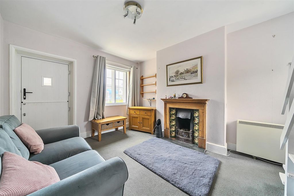 Property photo 2 of 14 Sitting Room