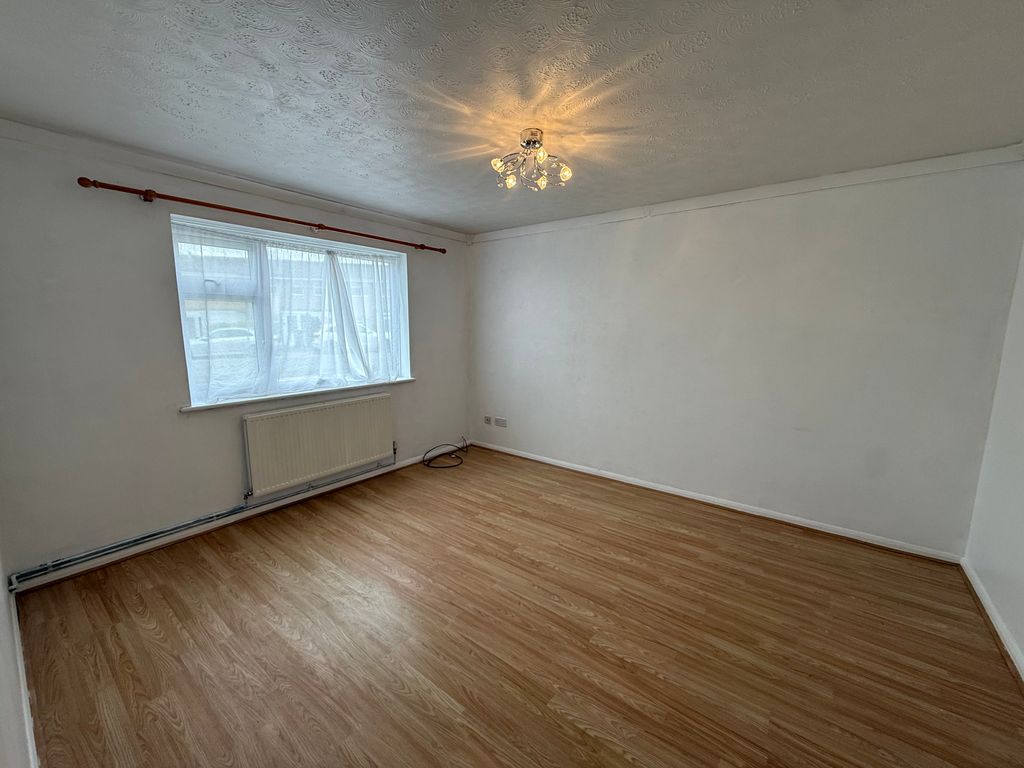 Property photo 2 of 14 Image