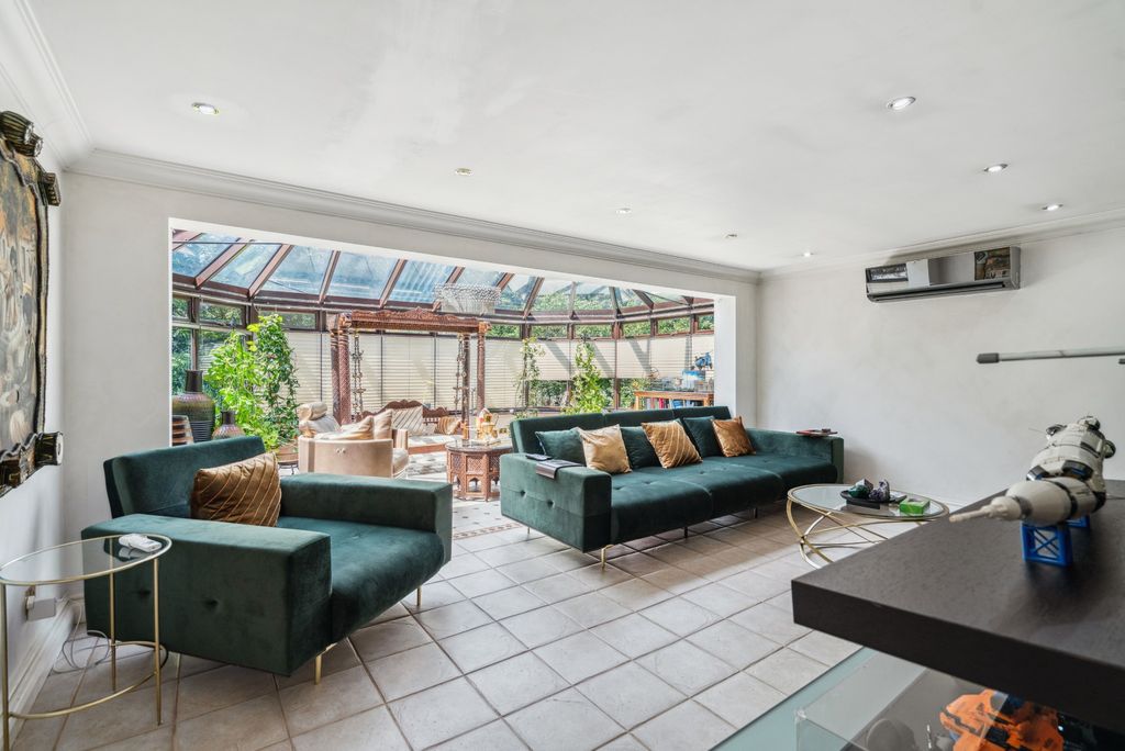 Property photo 3 of 14