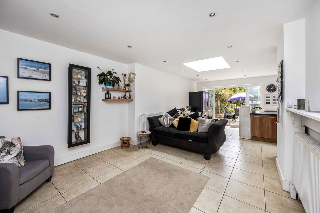 Property photo 3 of 32