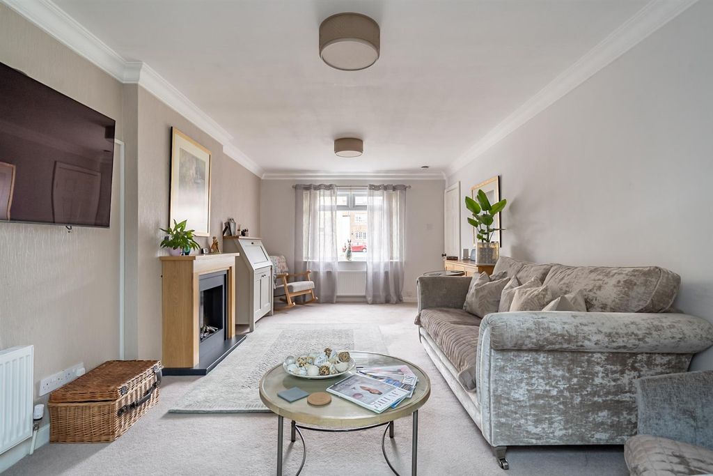 Property photo 2 of 21 Living Room